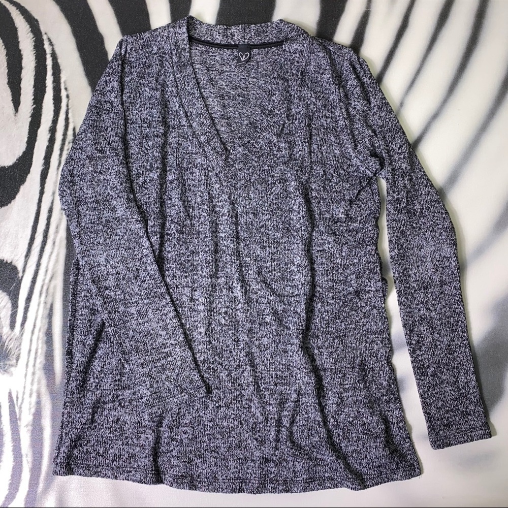Windsor | Black & Gray Top with Side Slits